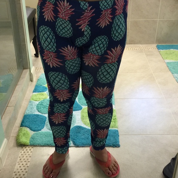 ⬇️ NWT New pineapple leggings one size XS-XL blue - Picture 5 of 8